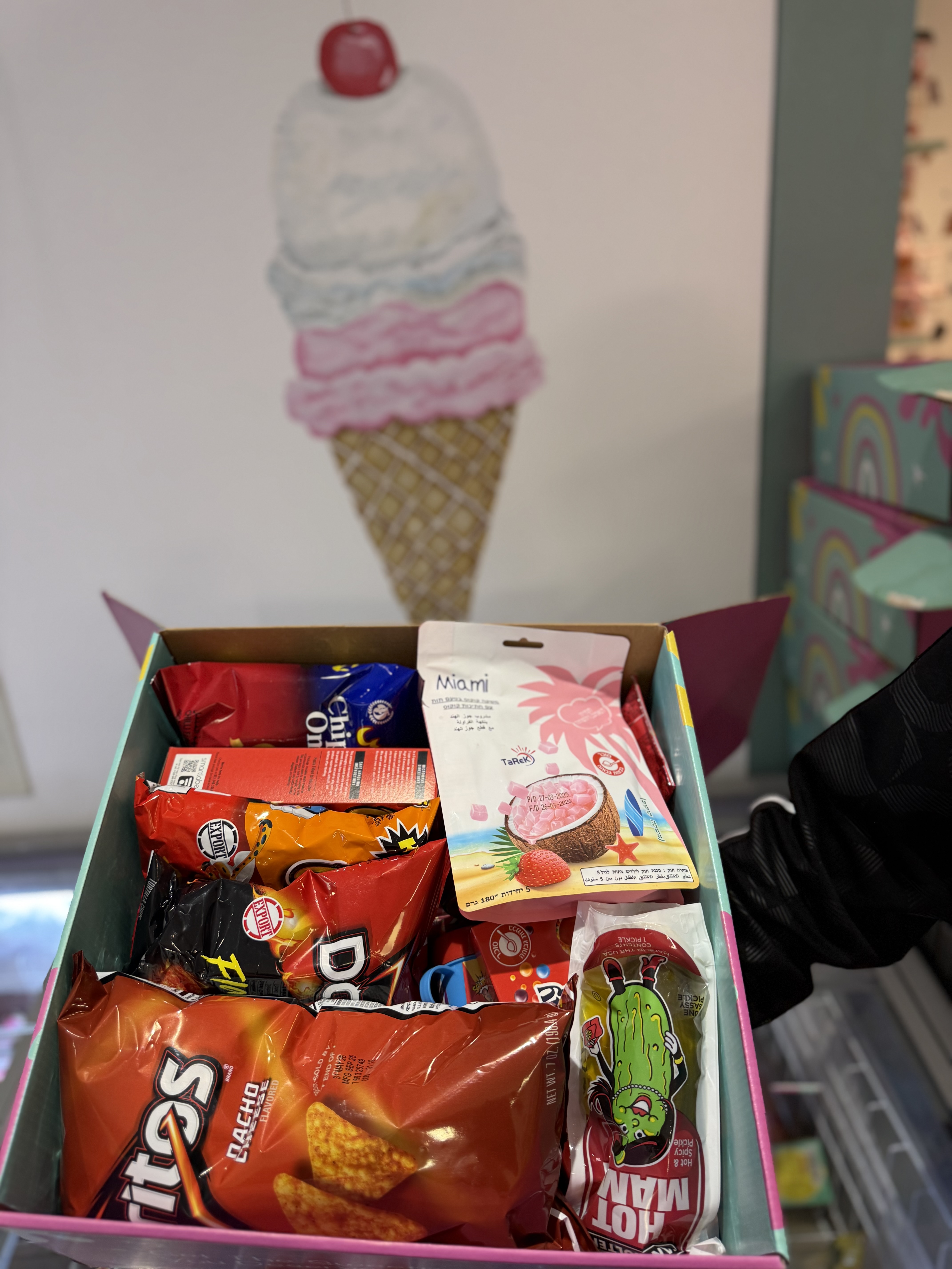 بوكس لون الأحمر